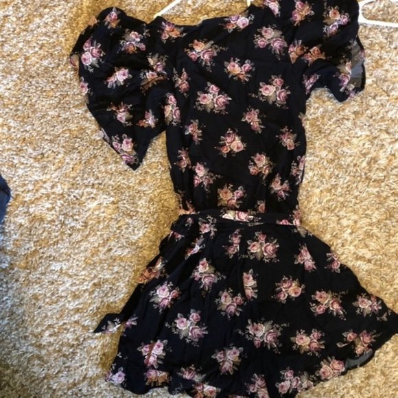 American Eagle Floral Romper - Picture 2 of 2